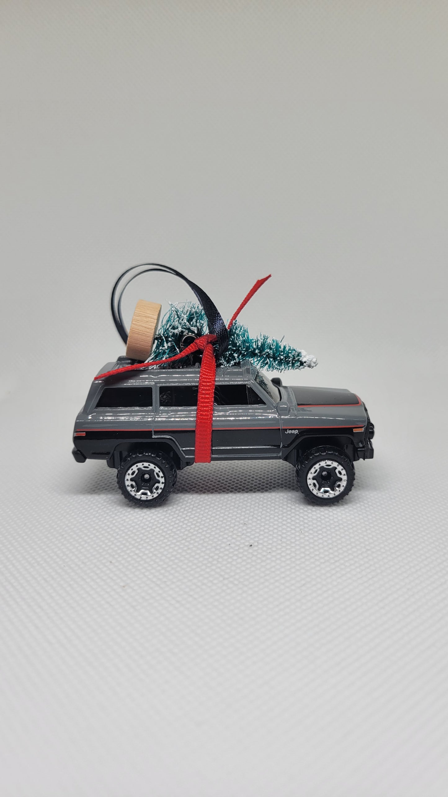 SpeedTails Ornament for Jeep Wagoneer | Christmas Gifts 2023