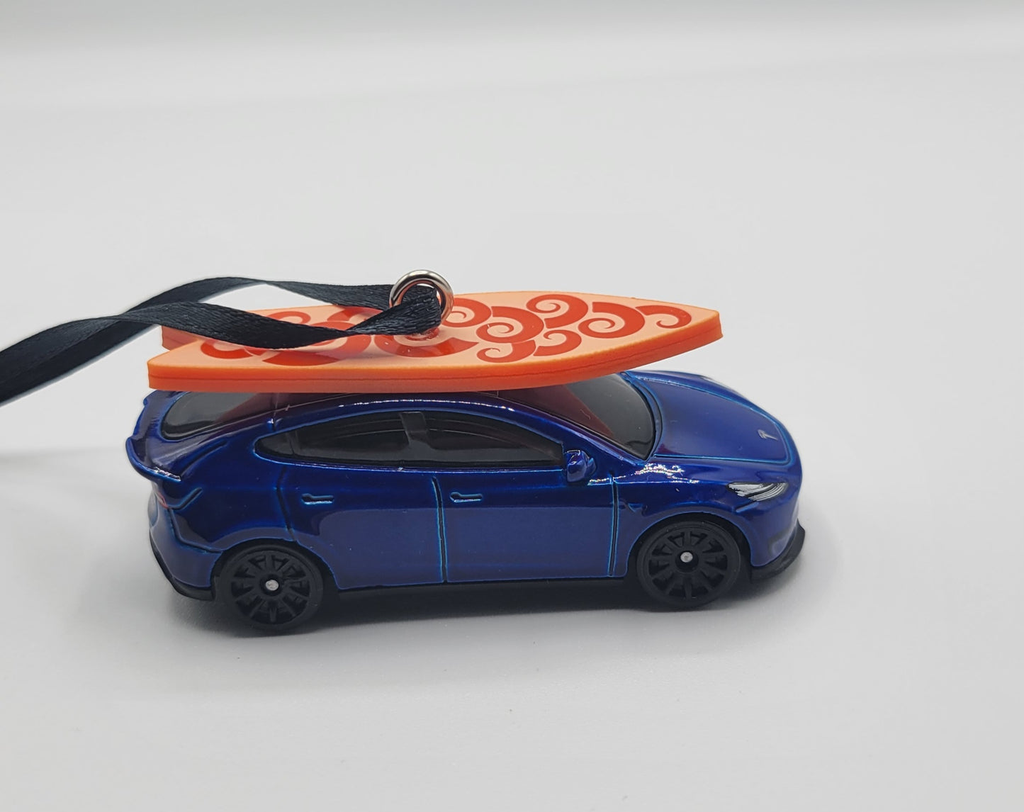 Tesla Model Y Blue Diecast Christmas Ornament with Surfboard on Roof – Color of Surfboard May Vary – Perfect Holiday Decoration for Car Enthusiasts