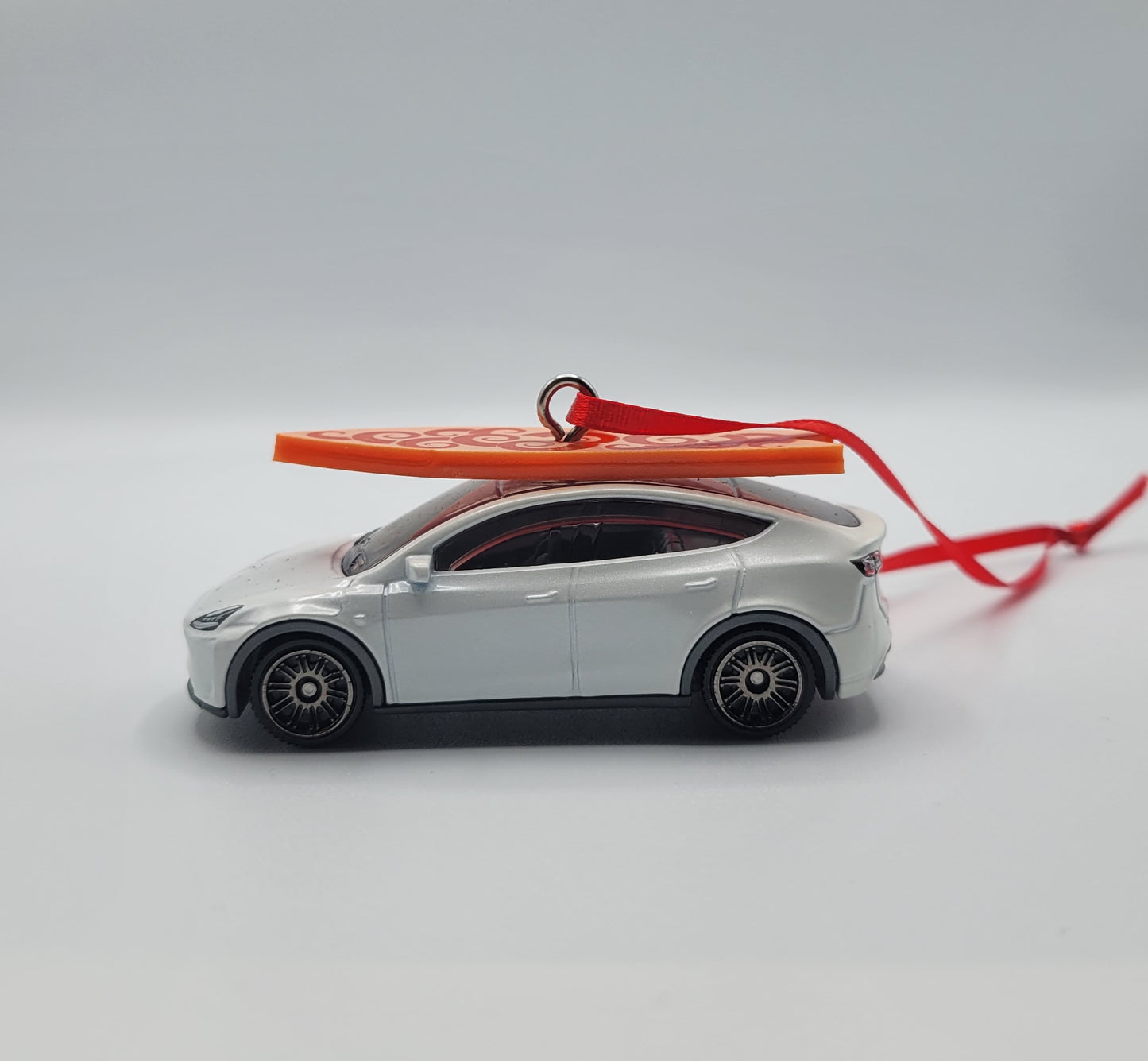 Tesla Model Y White Diecast Christmas Ornament with Surfboard on Roof – Color of Surfboard May Vary – Perfect Holiday Decoration for Car Enthusiasts