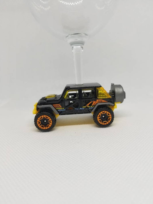 Black Jeep Wrangler Unique Gifts, Wine Glasses, Birthday Gift, Unique Wedding Gift, Christmas Gift Idea by @SpeedTails