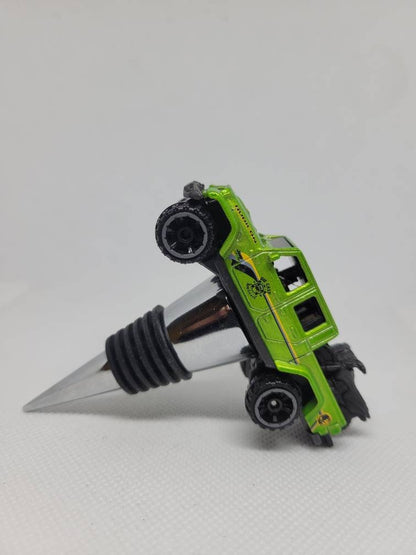 Wine bottle stopper for Jeep Gladiator (green) - Unique Wine Gifts by SpeedTails