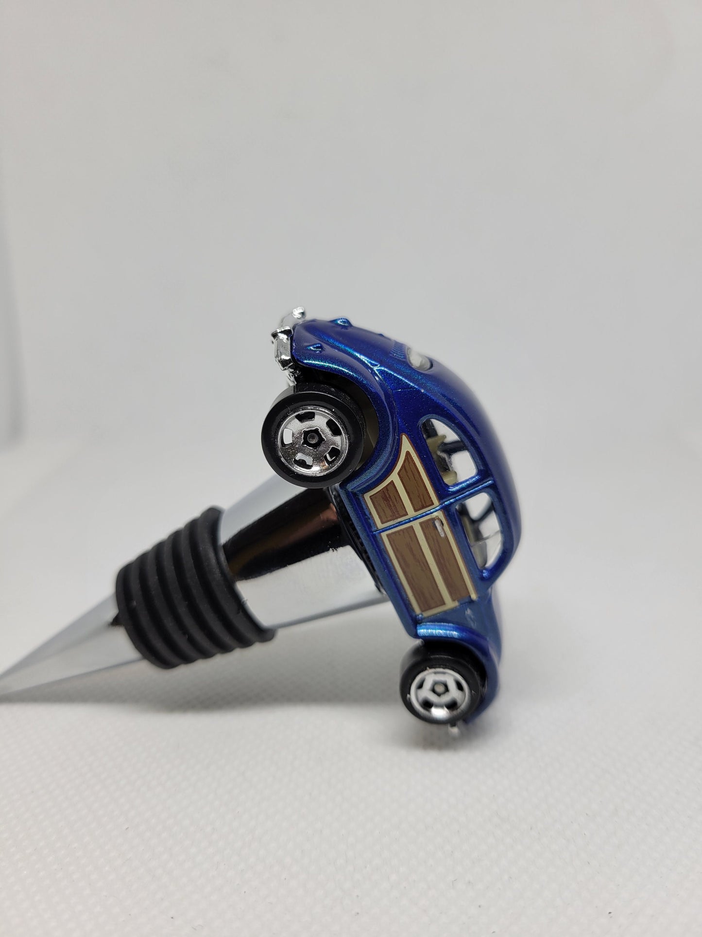 Wine bottle stopper for Volkswagen Beetle Bug (blue) - Unique Wine Gifts by SpeedTails