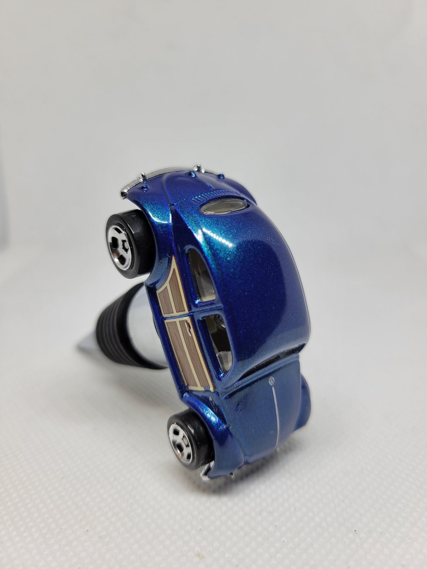 Wine bottle stopper for Volkswagen Beetle Bug (blue) - Unique Wine Gifts by SpeedTails