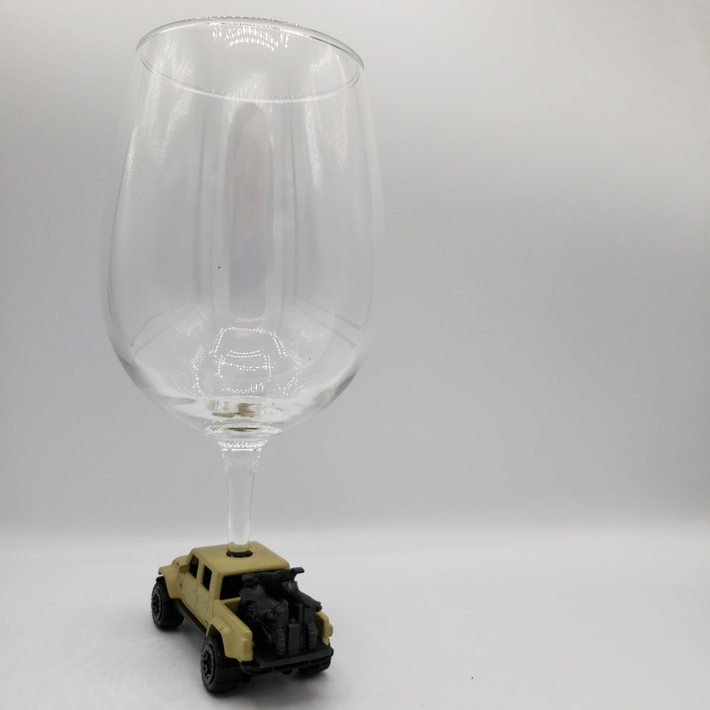 12oz Custom Wine Glass for Jeep Gladiator - Unique Wine Gifts by SpeedTails