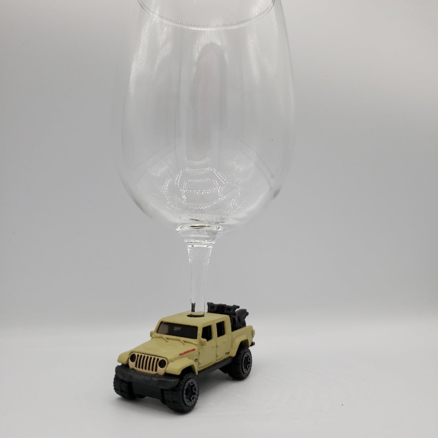 12oz Custom Wine Glass for Jeep Gladiator - Unique Wine Gifts by SpeedTails