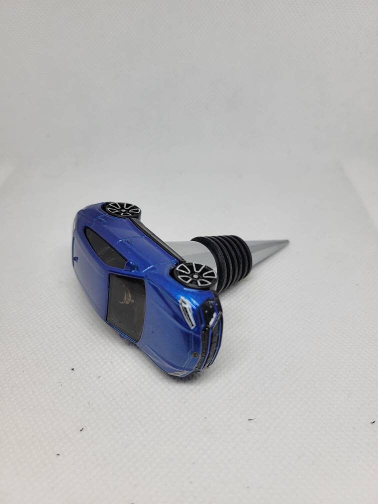 Wine bottle stopper for Lamborghini Urus (blue) - Unique Wine Gifts by SpeedTails