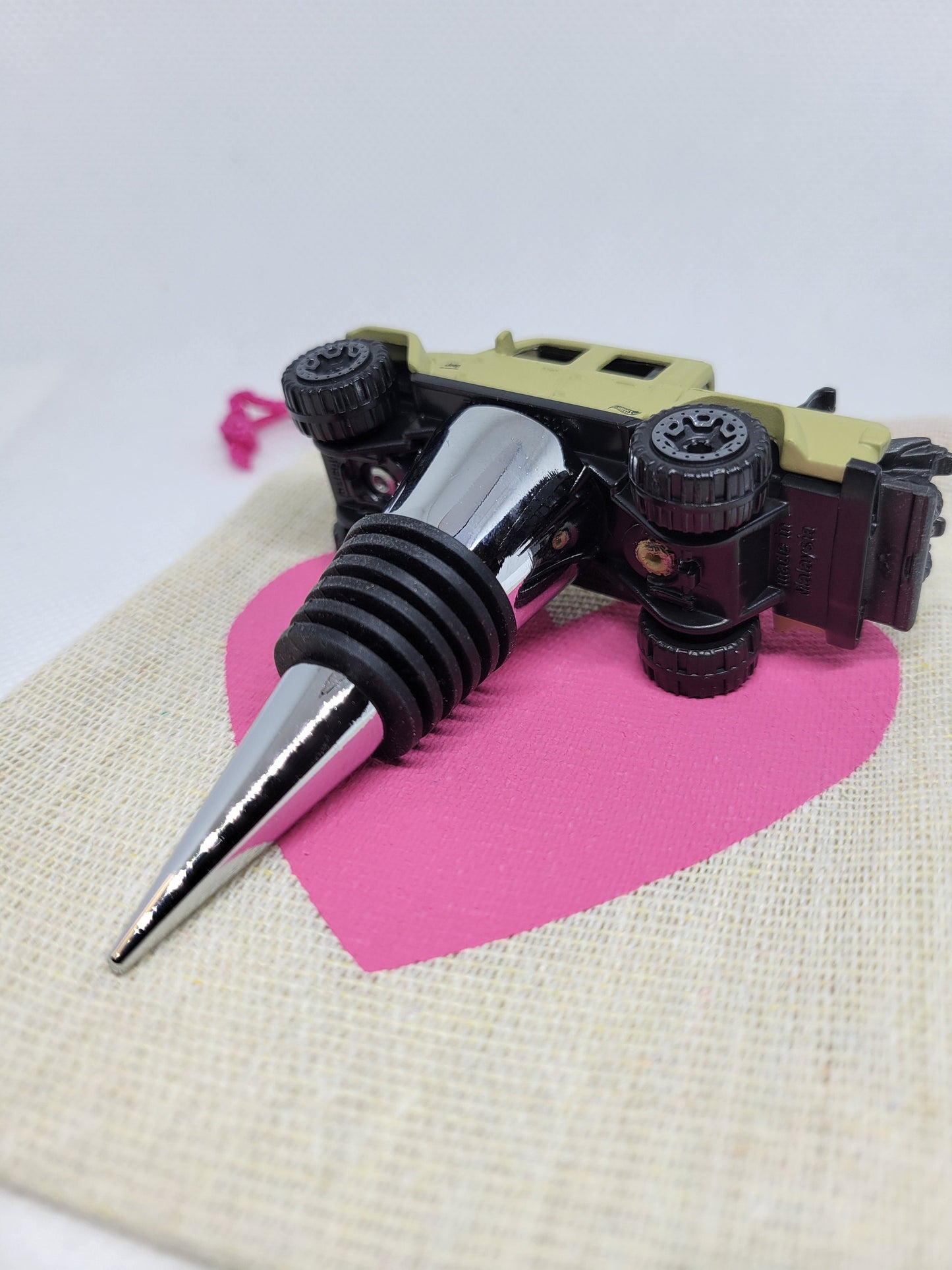 Wine bottle stopper for Jeep Gladiator (tan) - Unique Wine Gifts by Alex & Lily