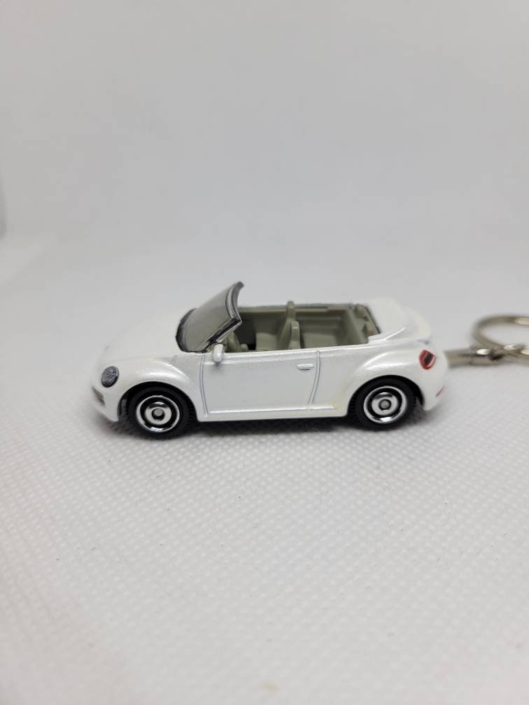 3d Diecast Keychain for Volkswagen Beetle Convertible (white)